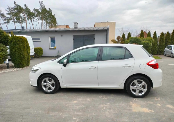 Toyota Auris cena 29900 przebieg: 172600, rok produkcji 2011 z Szczawnica małe 211